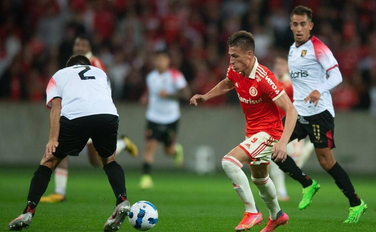 包含赛前罗马战术微调——法国杯节点到来，媒体盛赞，身体对抗强度拉满的词条